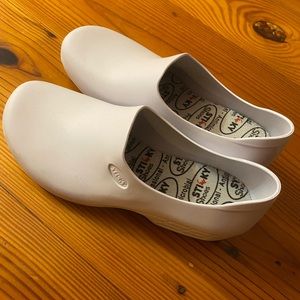 Sticky’s size 6 workwear white clogs